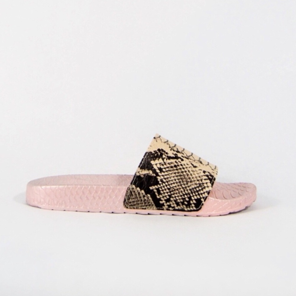 ▪️Beige Snakeskin Slides